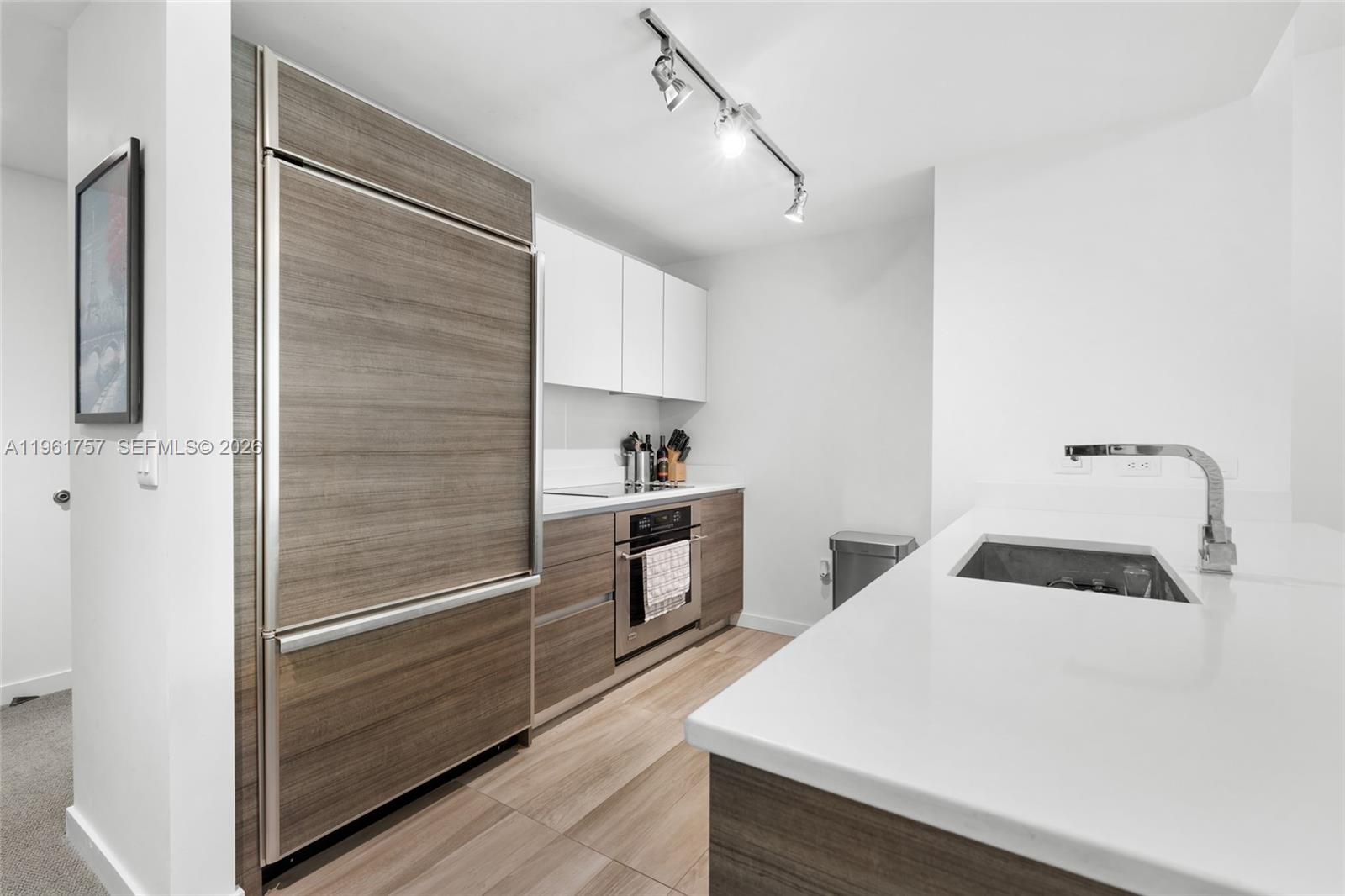 1100 MILLECENTO RESIDENCE - Residential