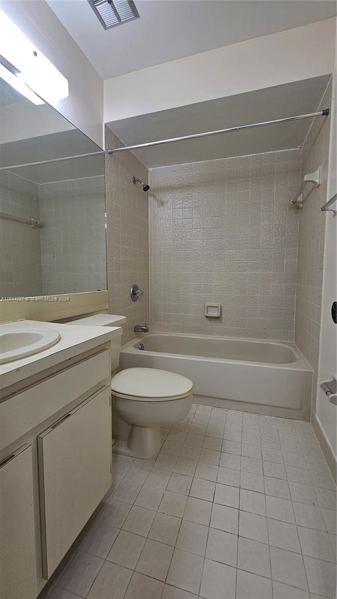 KENDALL LKS E LAKEVIEW TH - Residential Lease