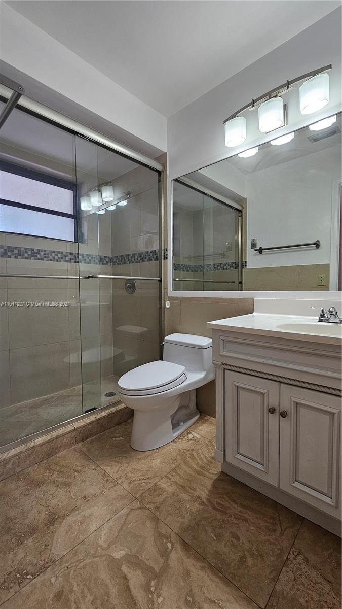 KENDALL LKS E LAKEVIEW TH - Residential Lease