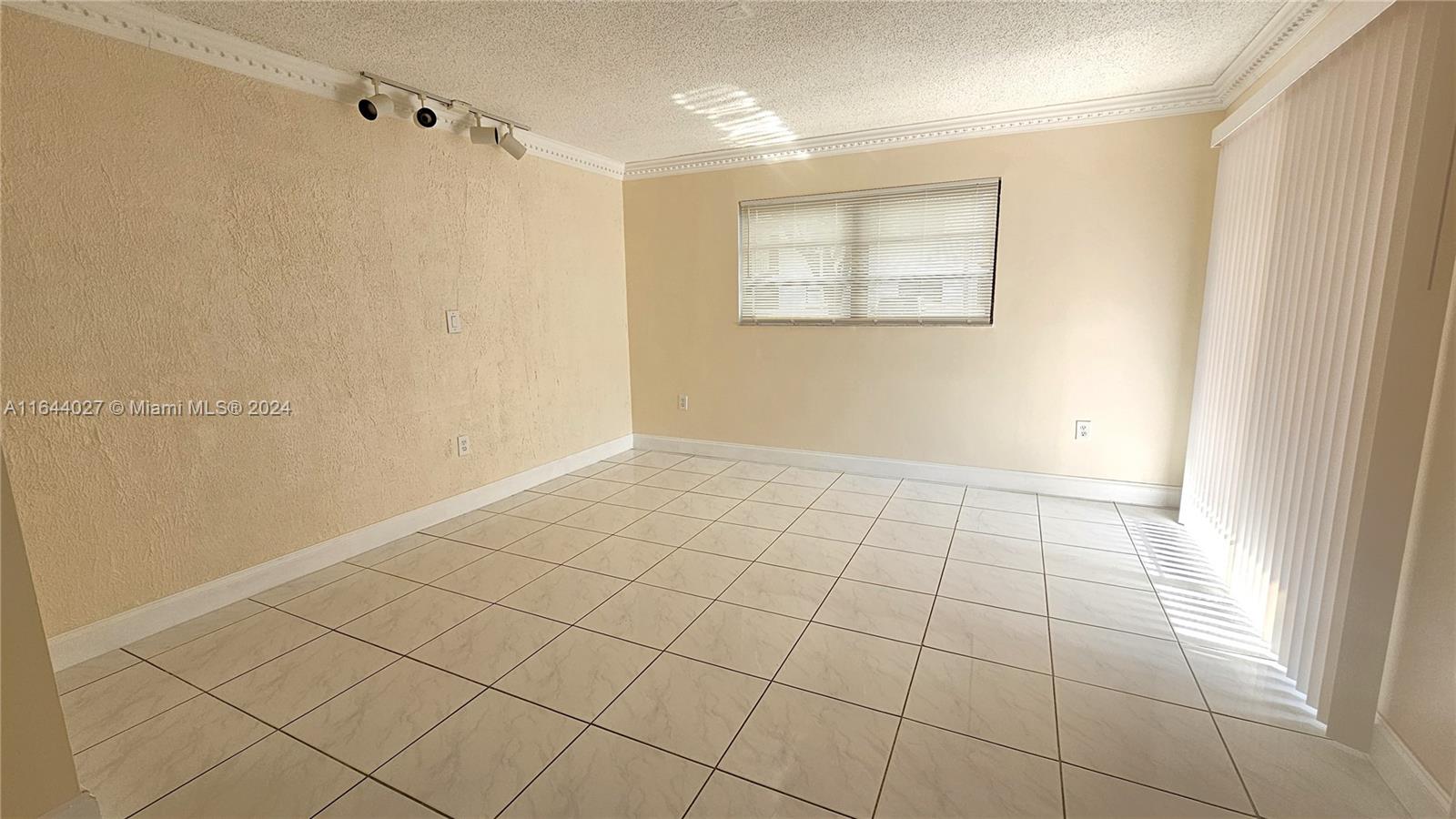 KENDALL LKS E LAKEVIEW TH - Residential Lease