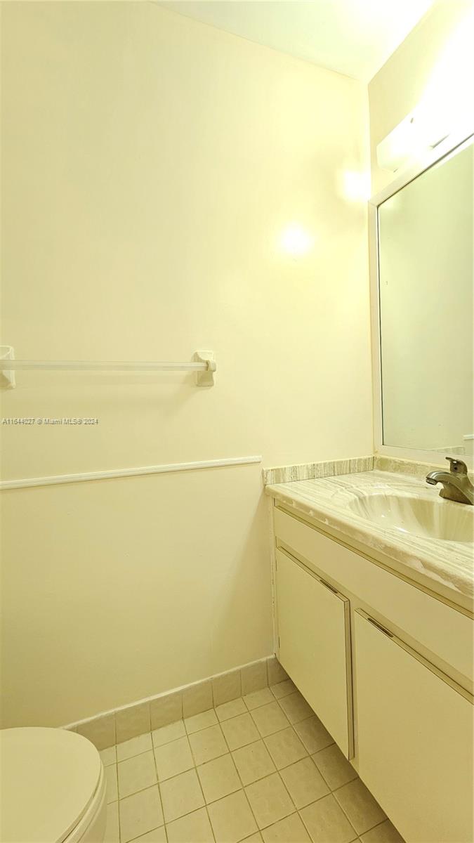 KENDALL LKS E LAKEVIEW TH - Residential Lease