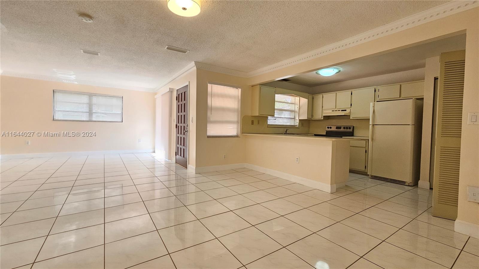 KENDALL LKS E LAKEVIEW TH - Residential Lease