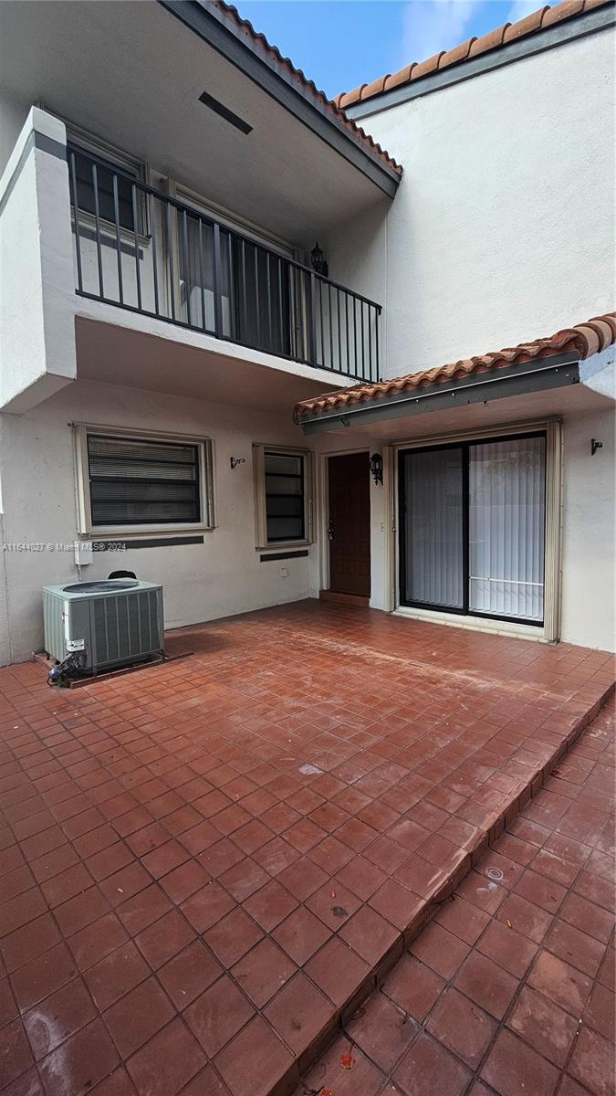 KENDALL LKS E LAKEVIEW TH - Residential Lease