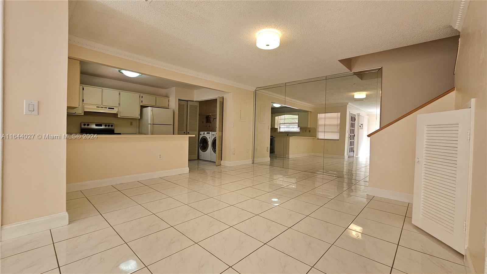 KENDALL LKS E LAKEVIEW TH - Residential Lease