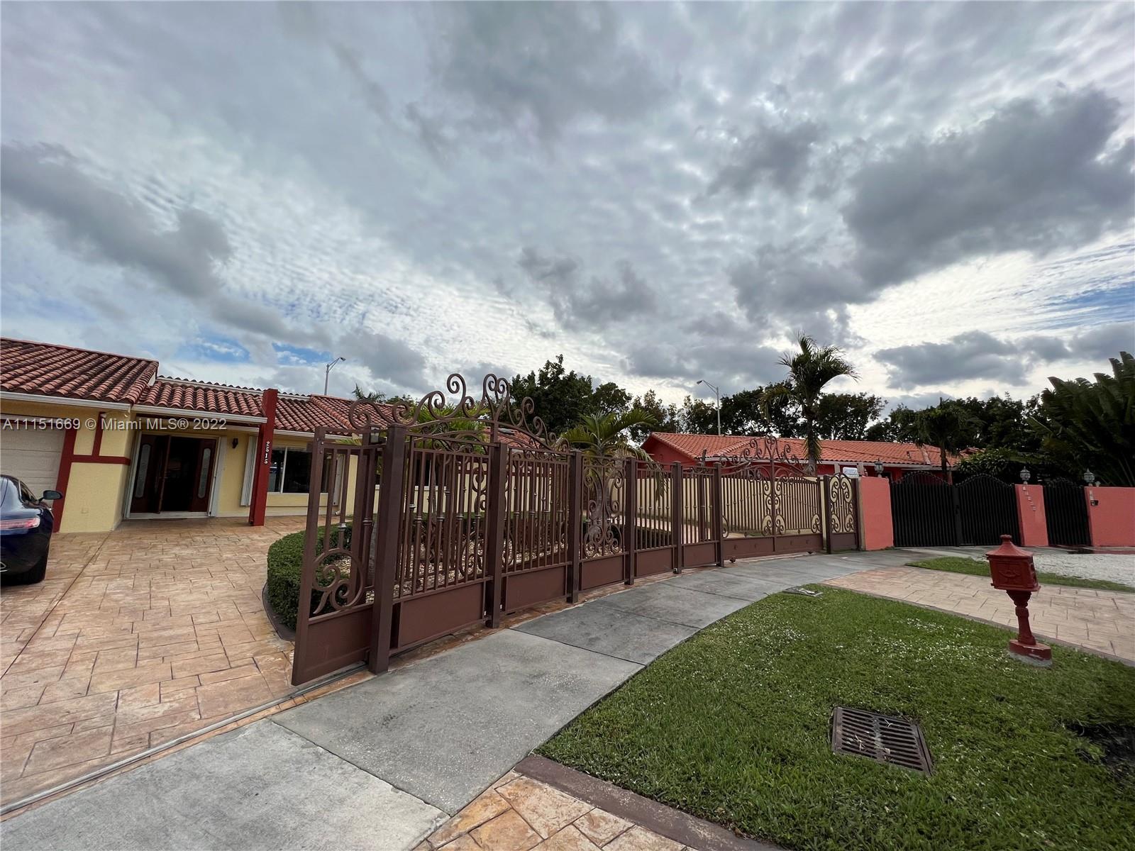 INTERNATIONAL GARDENS SEC - Residential Lease