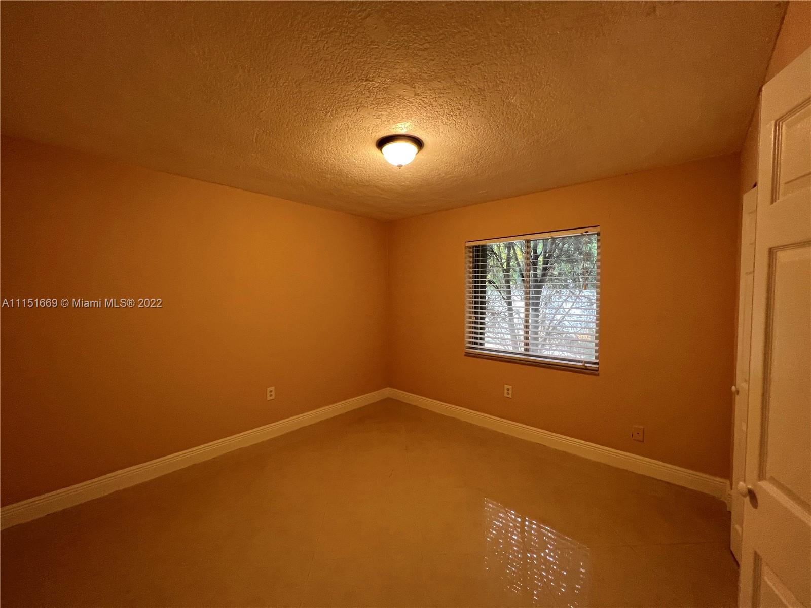 INTERNATIONAL GARDENS SEC - Residential Lease