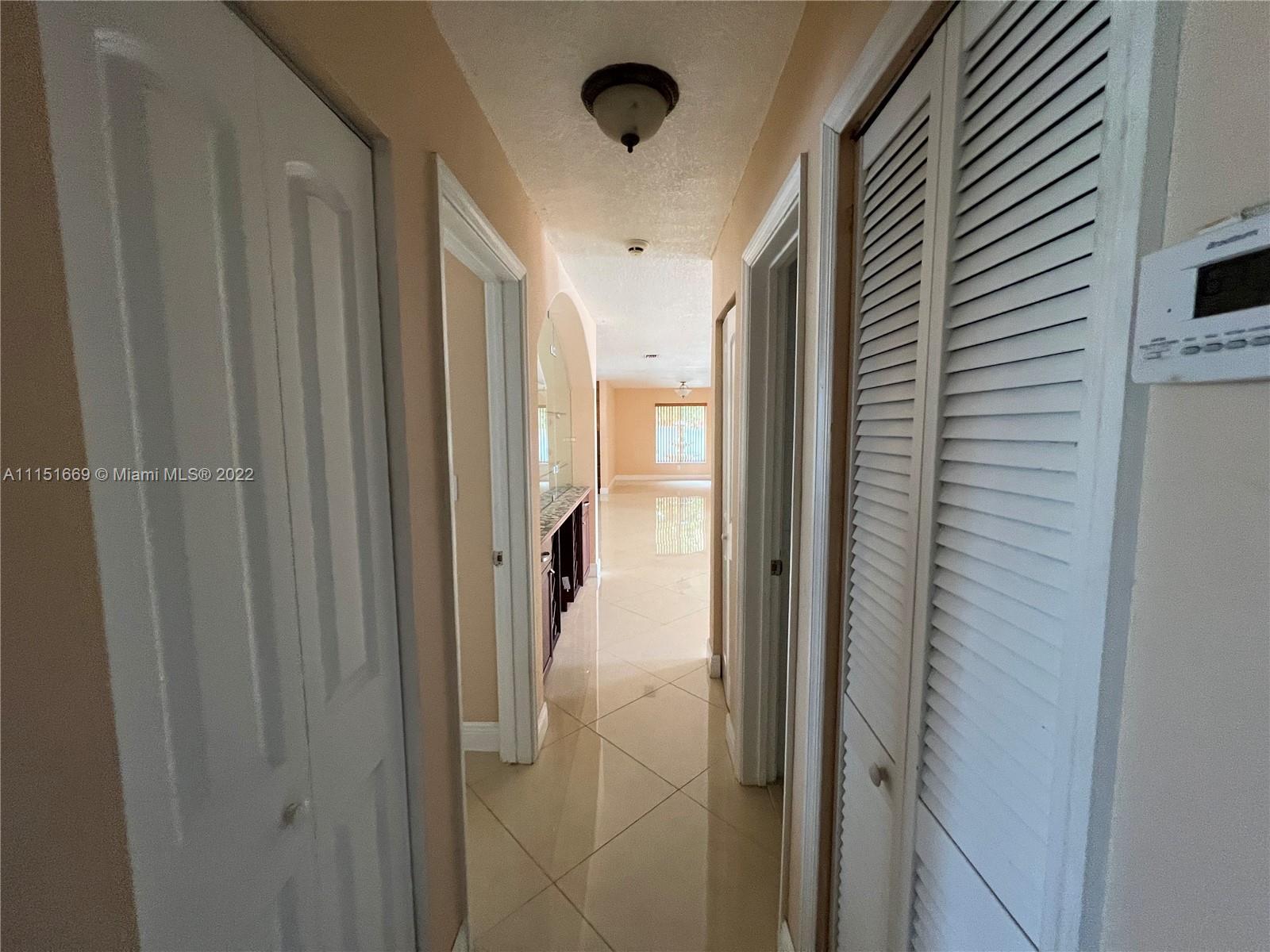 INTERNATIONAL GARDENS SEC - Residential Lease