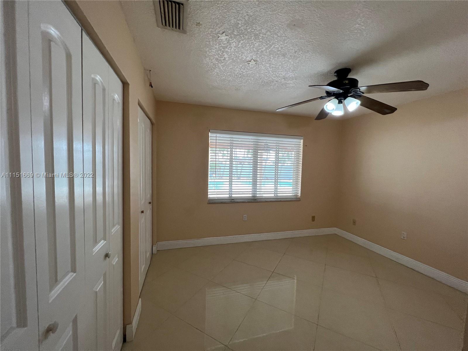 INTERNATIONAL GARDENS SEC - Residential Lease