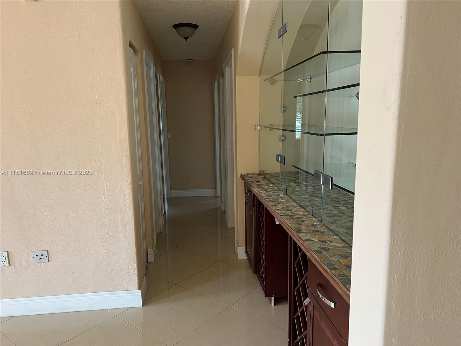 INTERNATIONAL GARDENS SEC - Residential Lease