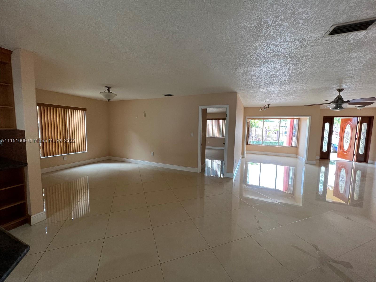 INTERNATIONAL GARDENS SEC - Residential Lease