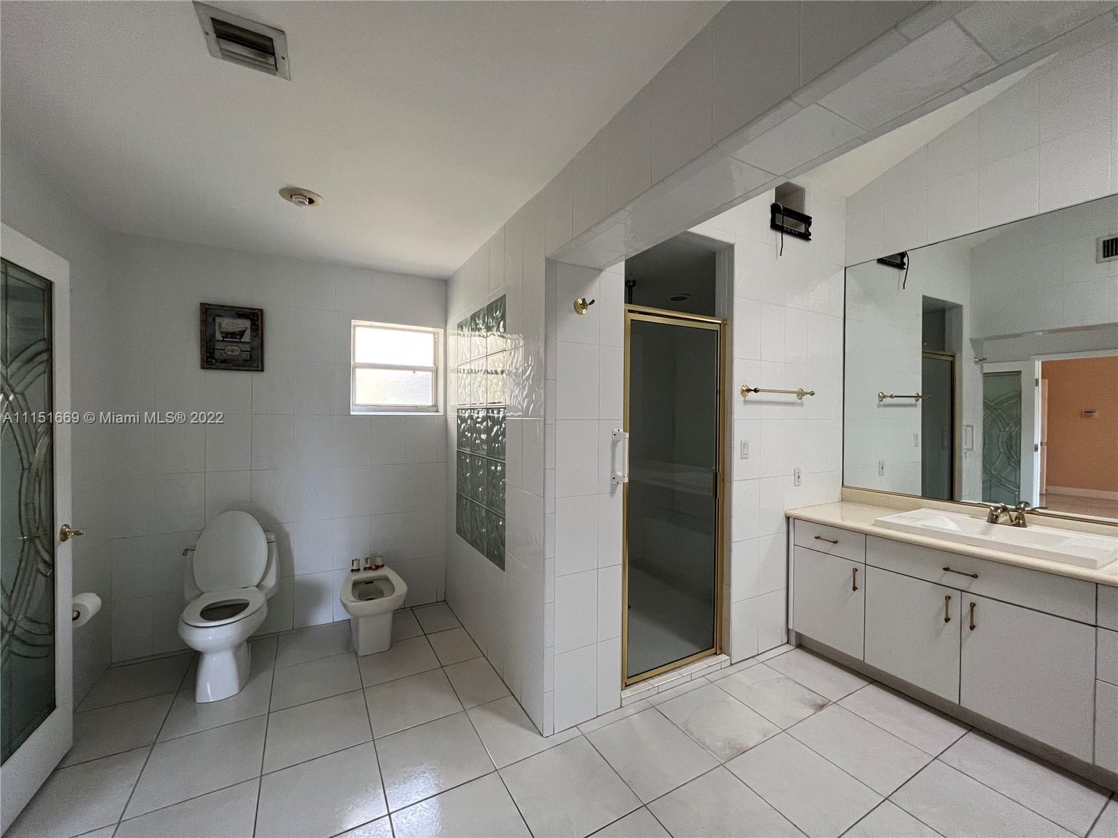 INTERNATIONAL GARDENS SEC - Residential Lease