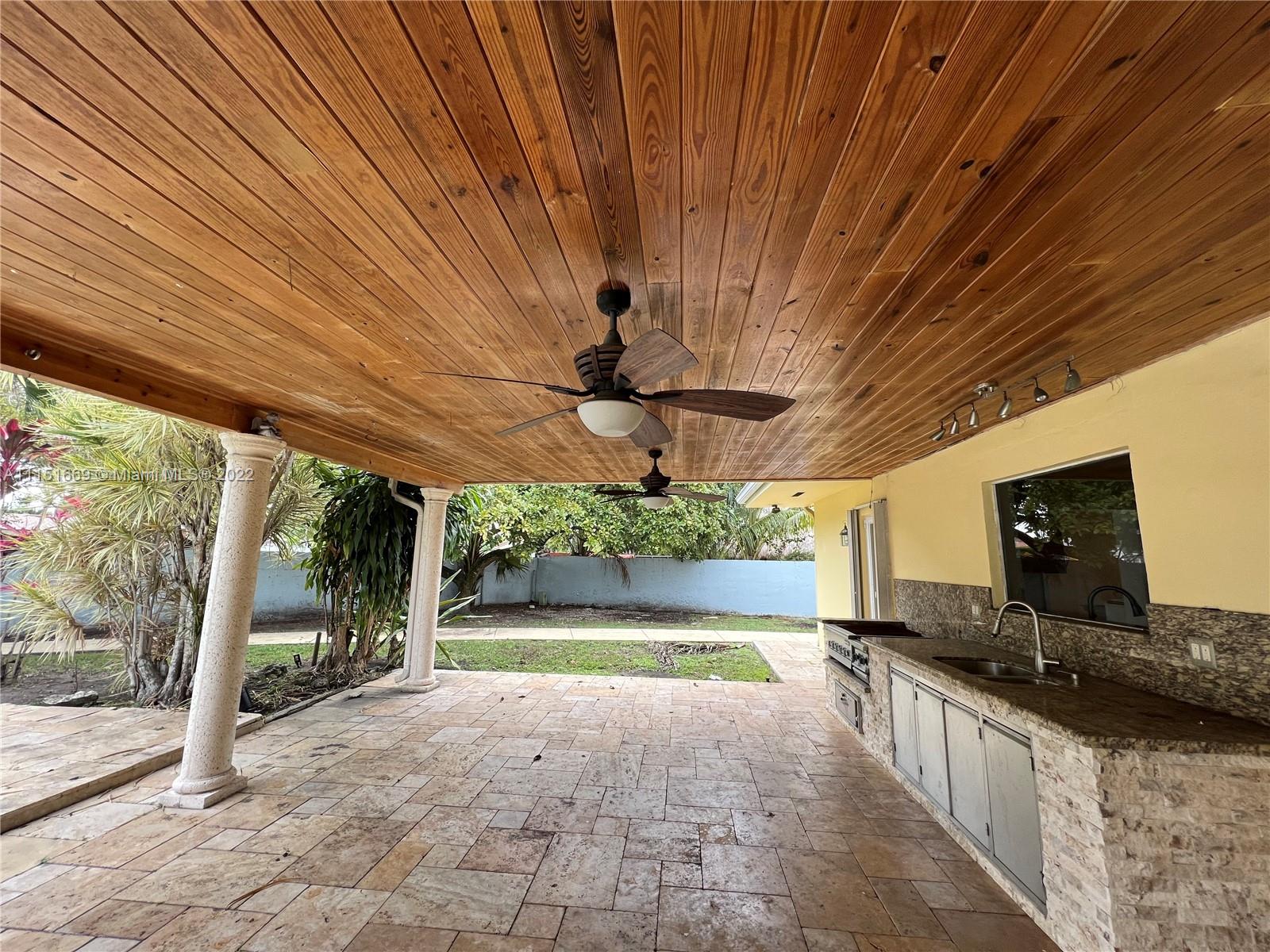INTERNATIONAL GARDENS SEC - Residential Lease