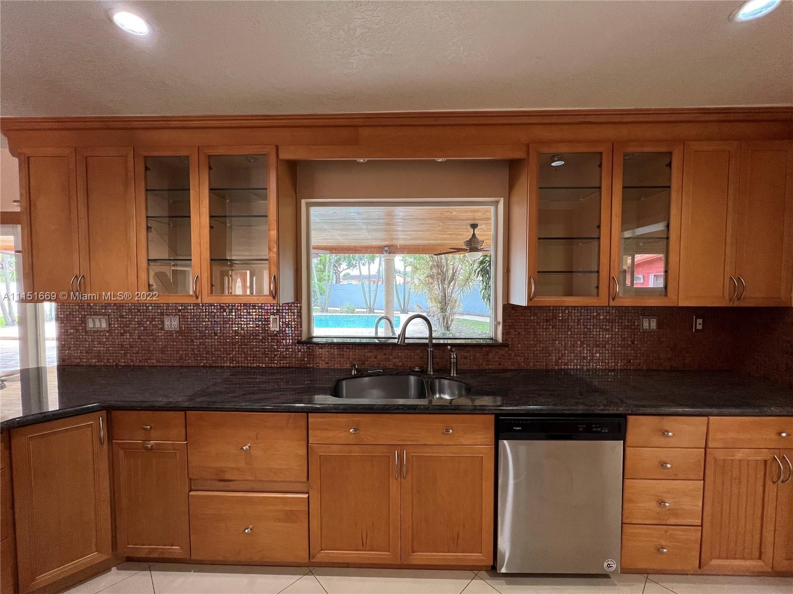 INTERNATIONAL GARDENS SEC - Residential Lease