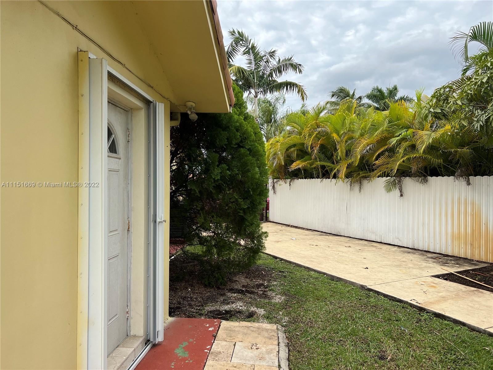 INTERNATIONAL GARDENS SEC - Residential Lease