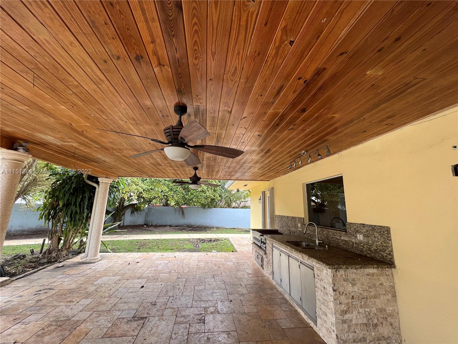 INTERNATIONAL GARDENS SEC - Residential Lease
