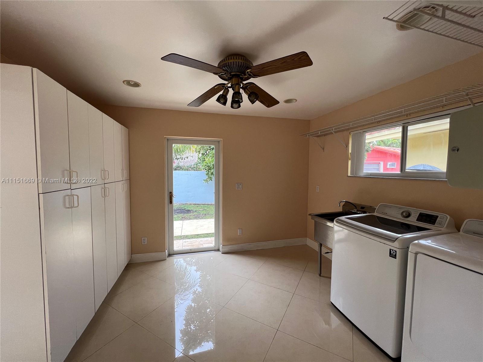 INTERNATIONAL GARDENS SEC - Residential Lease