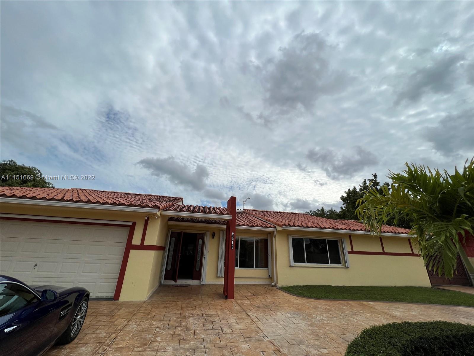 INTERNATIONAL GARDENS SEC - Residential Lease