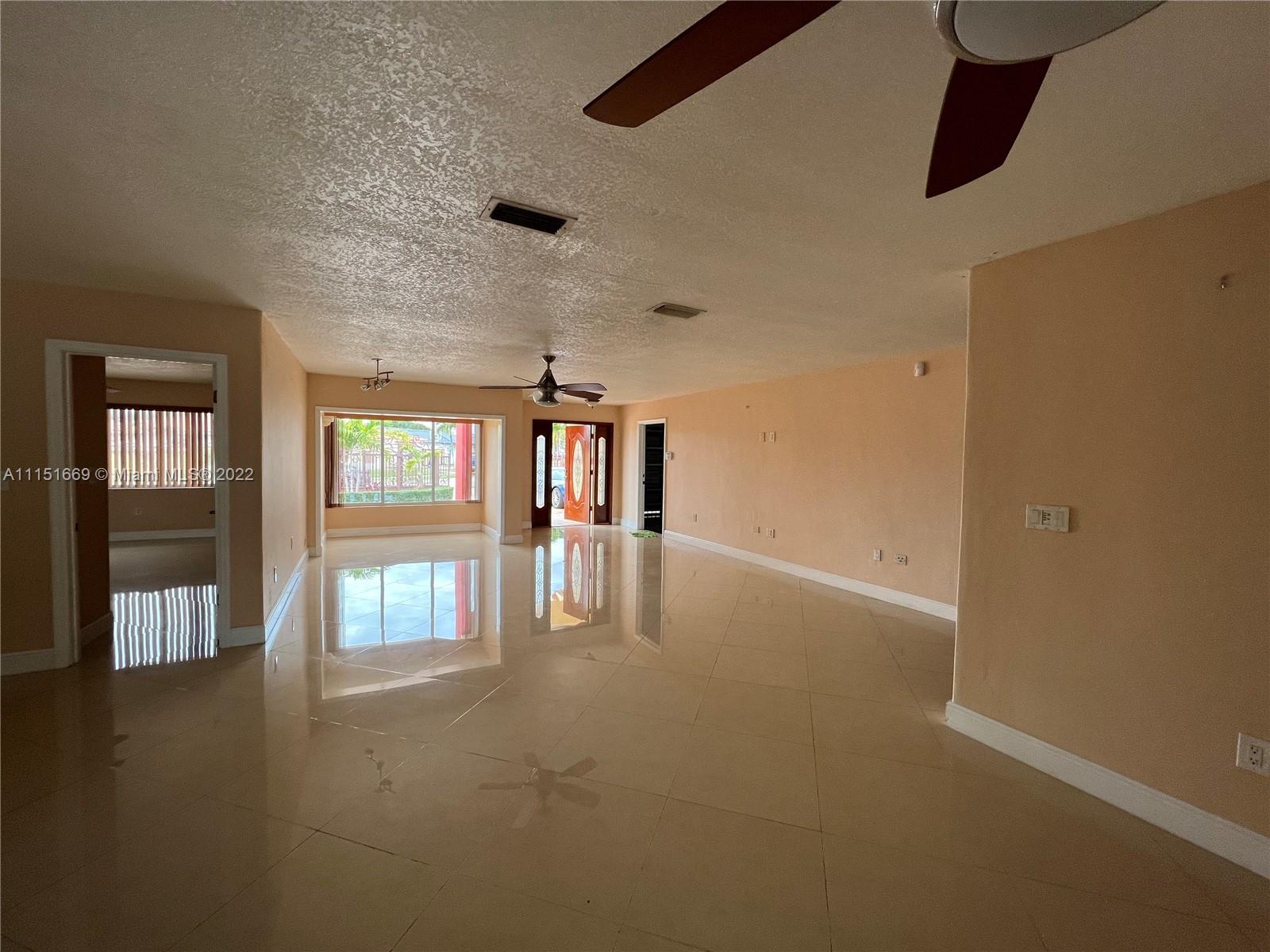 INTERNATIONAL GARDENS SEC - Residential Lease