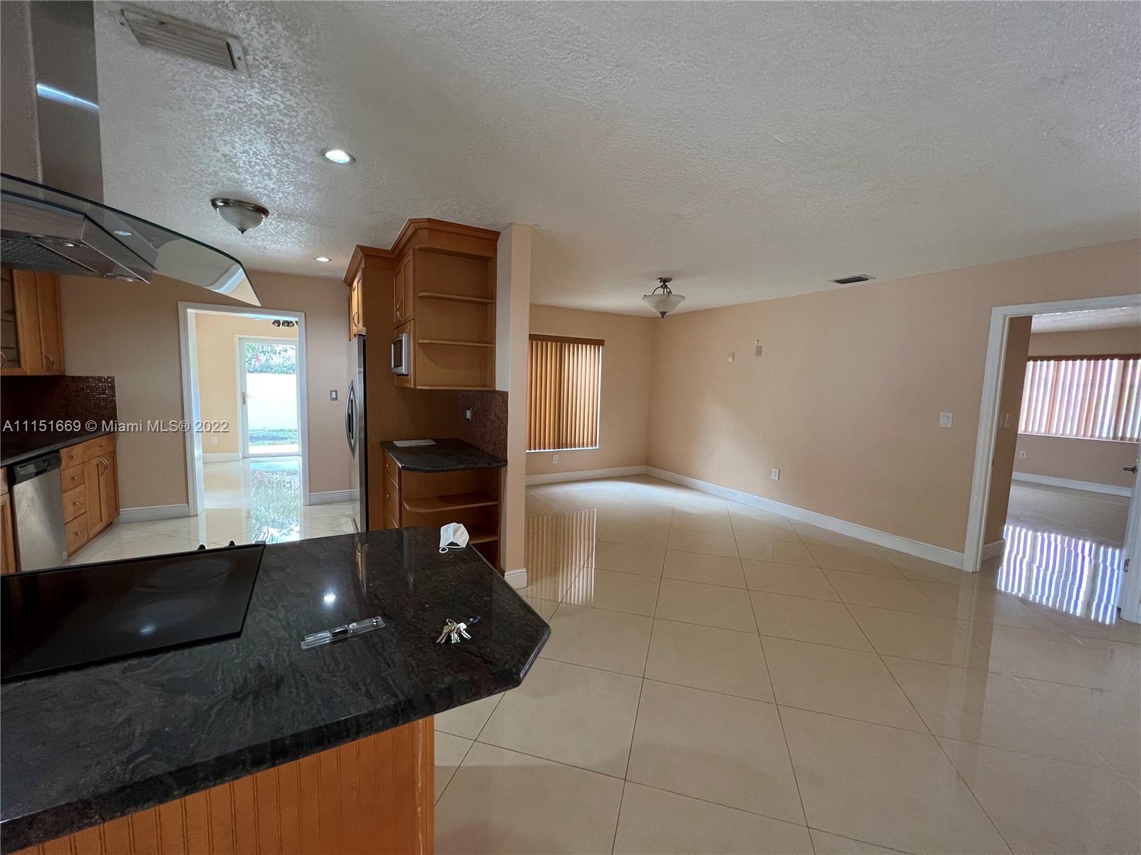 INTERNATIONAL GARDENS SEC - Residential Lease