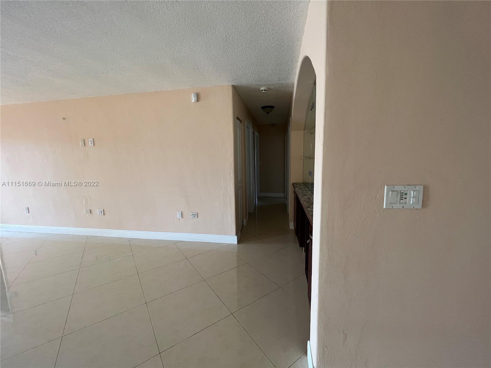 INTERNATIONAL GARDENS SEC - Residential Lease