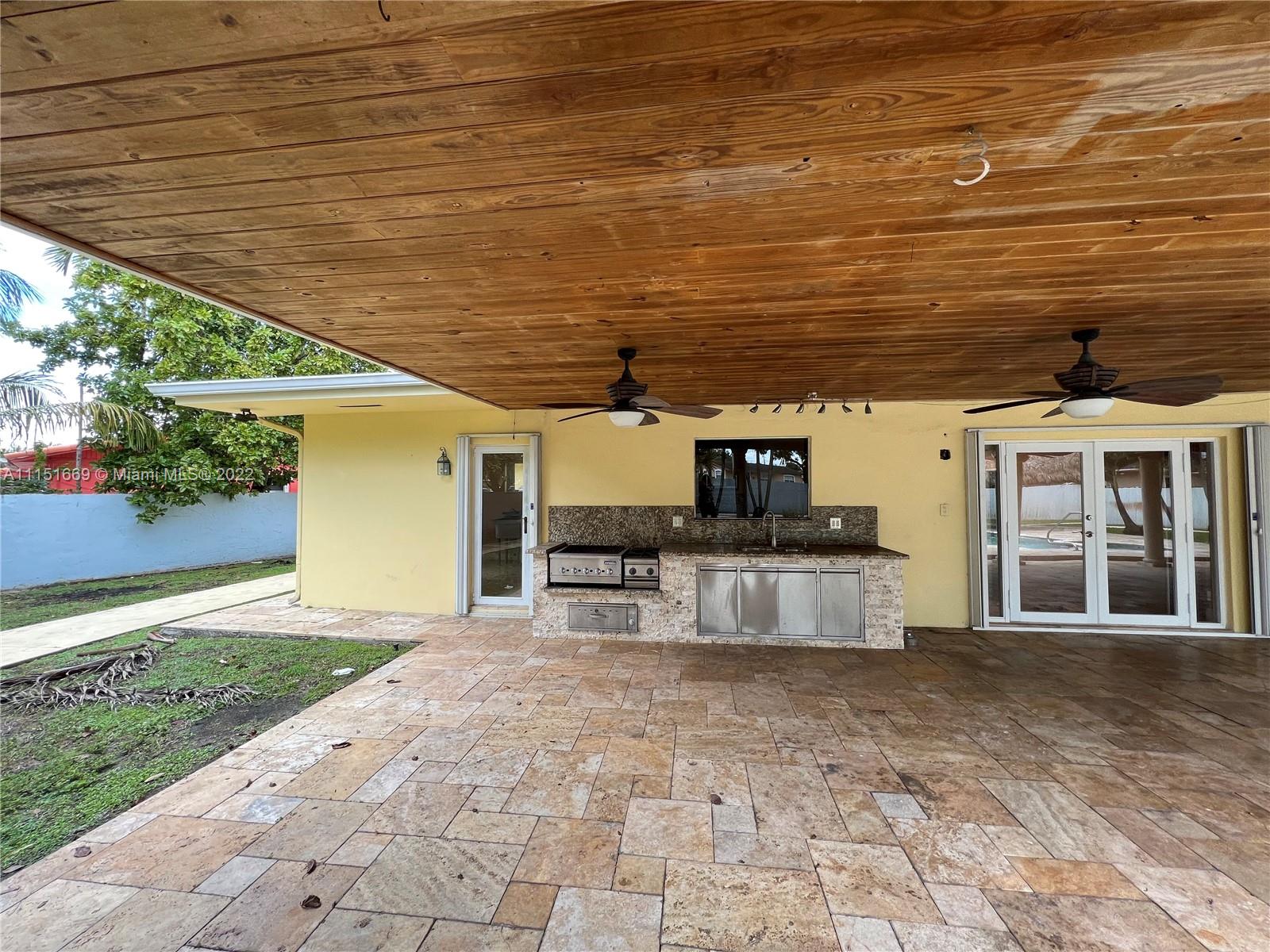 INTERNATIONAL GARDENS SEC - Residential Lease