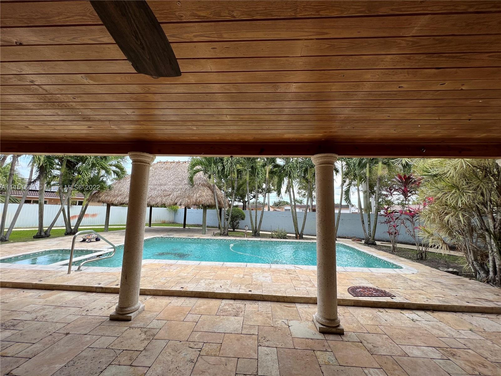 INTERNATIONAL GARDENS SEC - Residential Lease