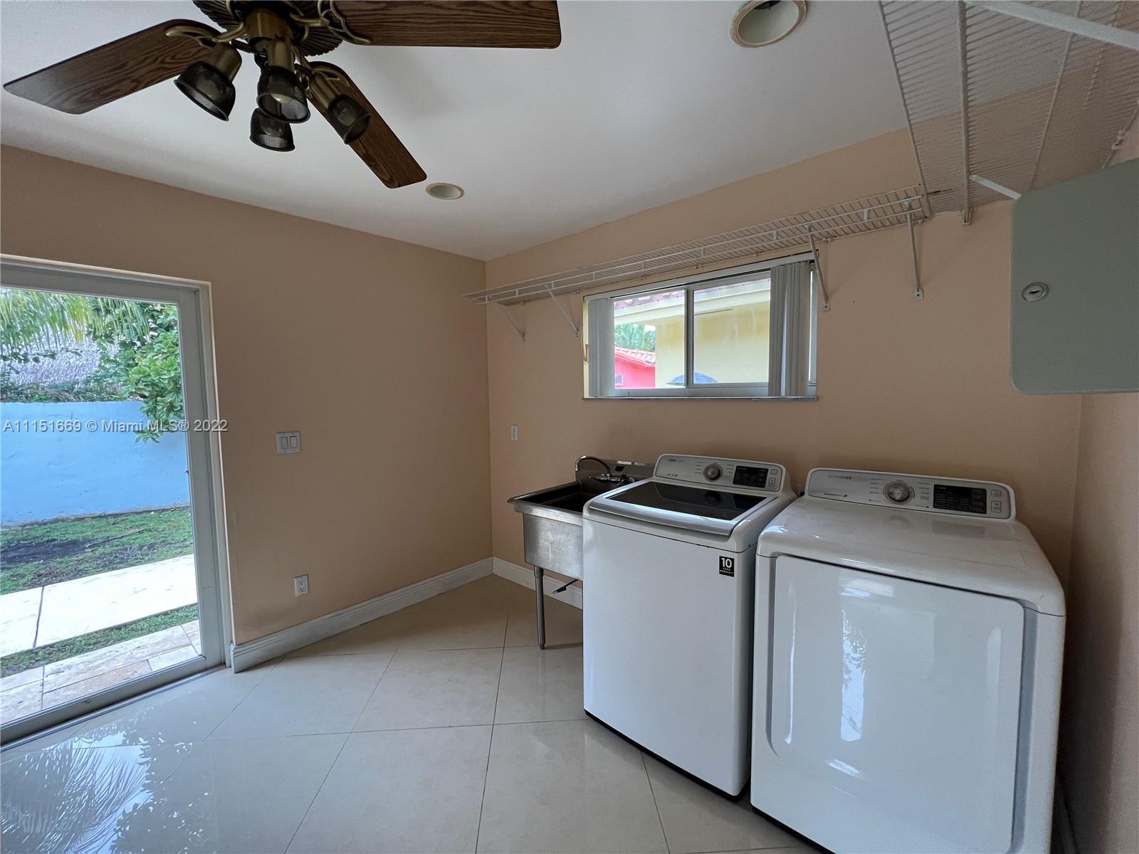 INTERNATIONAL GARDENS SEC - Residential Lease
