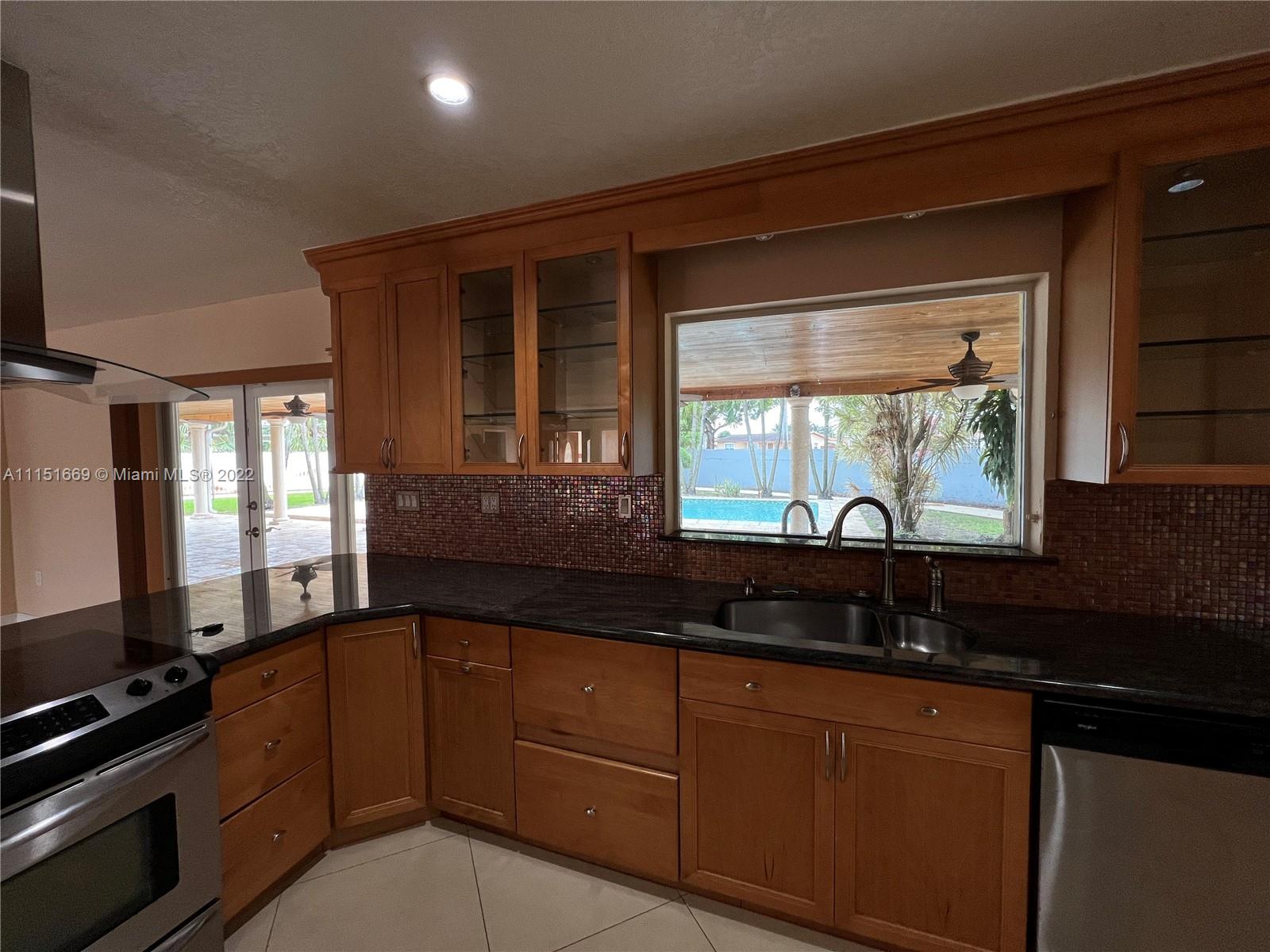 INTERNATIONAL GARDENS SEC - Residential Lease