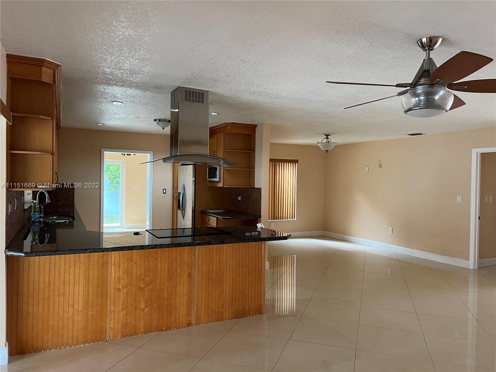 INTERNATIONAL GARDENS SEC - Residential Lease