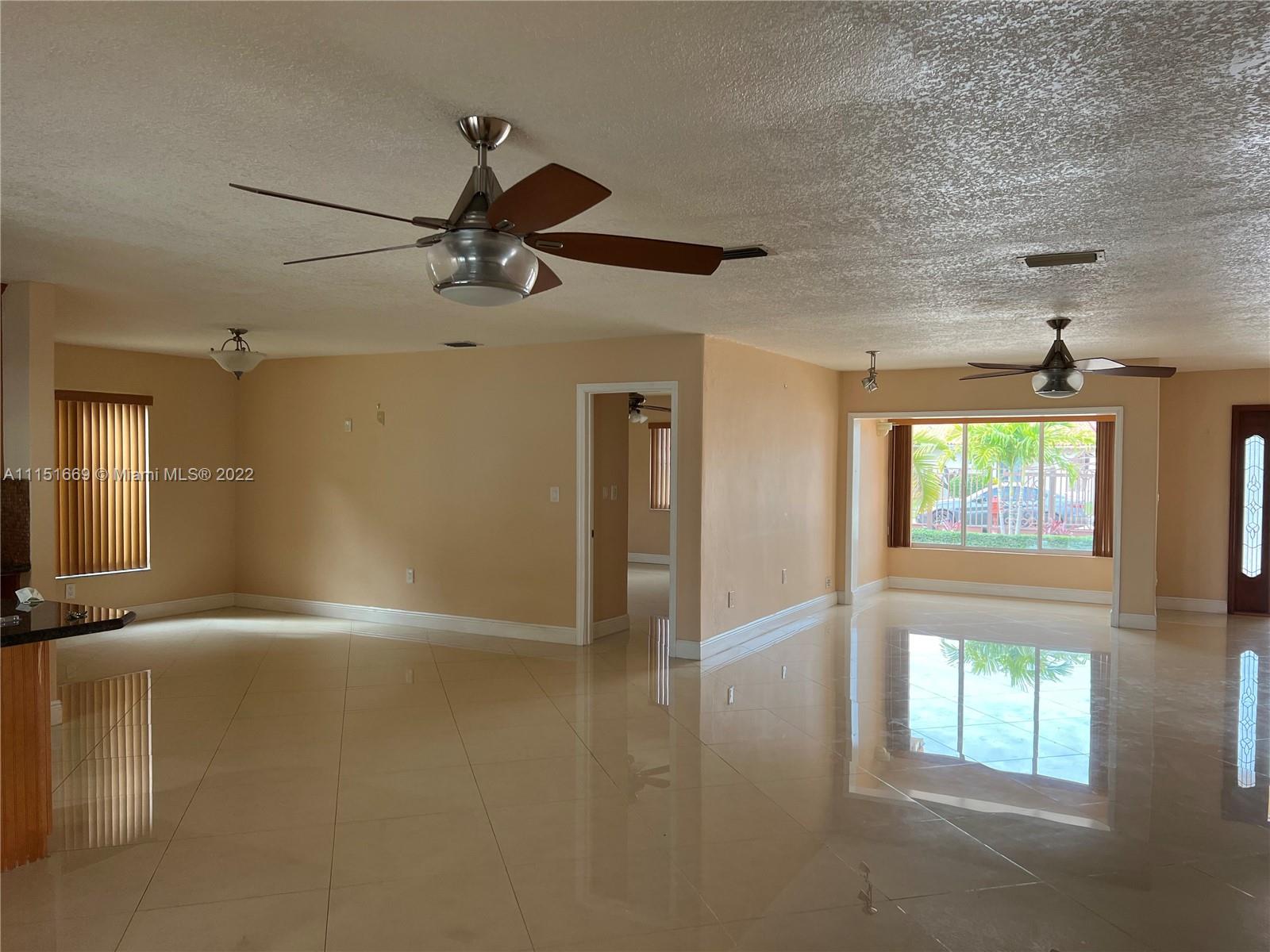 INTERNATIONAL GARDENS SEC - Residential Lease