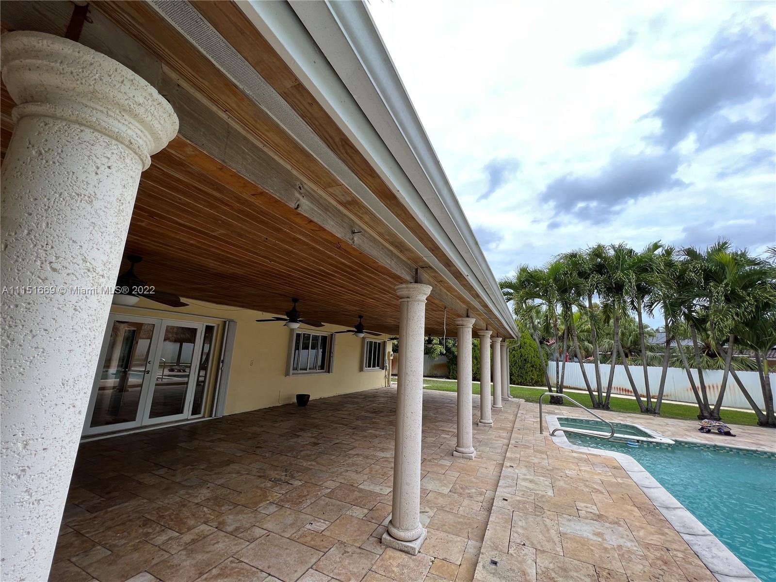 INTERNATIONAL GARDENS SEC - Residential Lease
