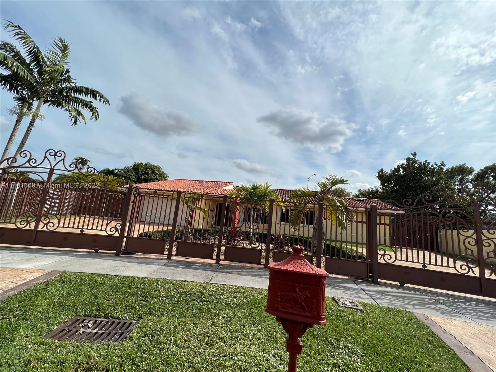 INTERNATIONAL GARDENS SEC - Residential Lease