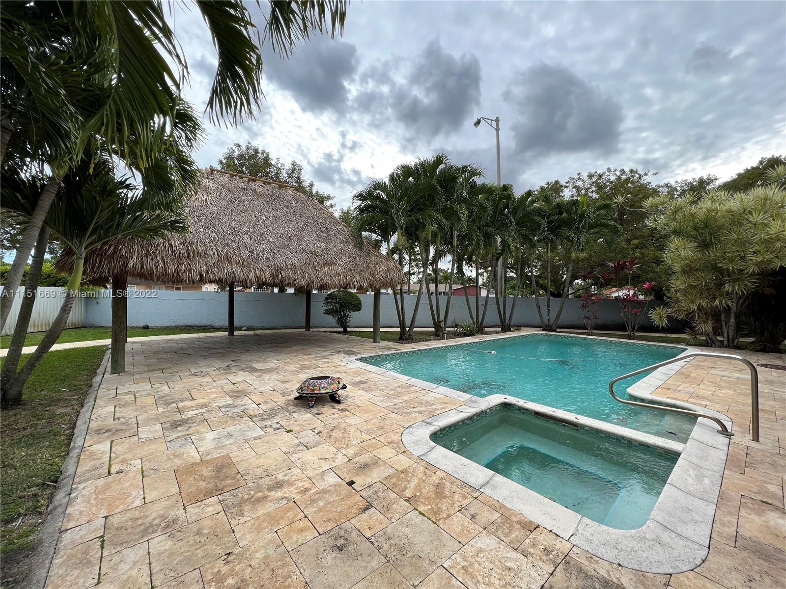 INTERNATIONAL GARDENS SEC - Residential Lease