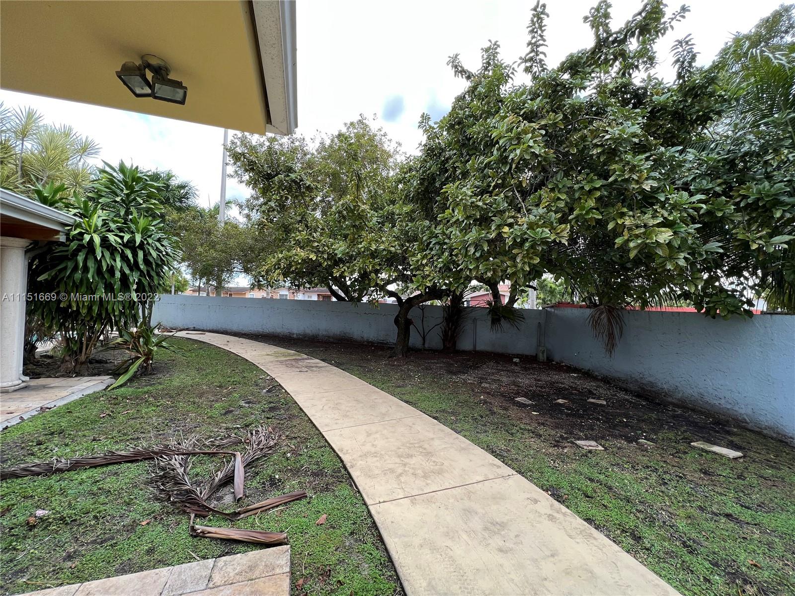 INTERNATIONAL GARDENS SEC - Residential Lease