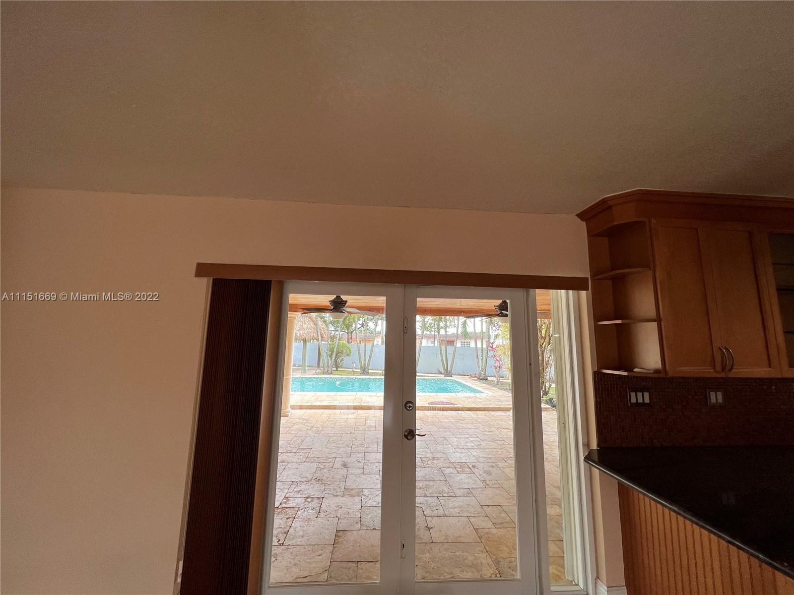 INTERNATIONAL GARDENS SEC - Residential Lease