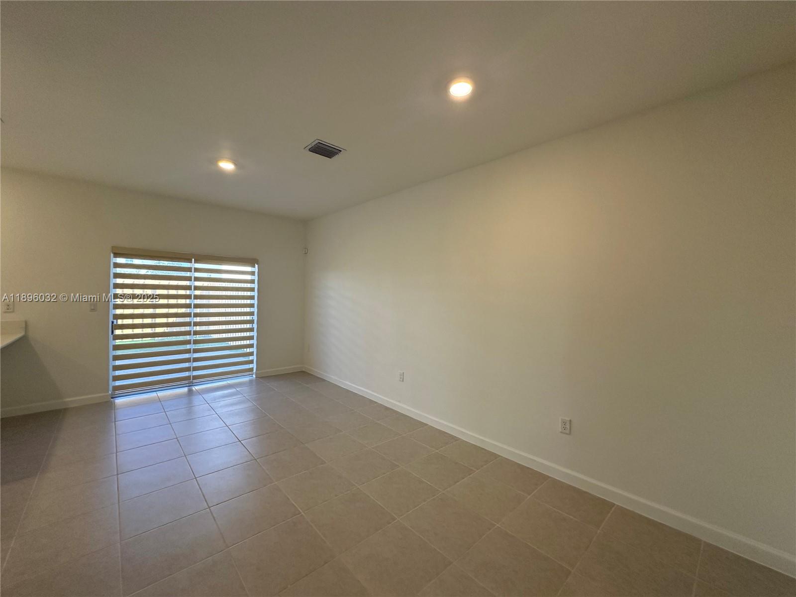 PARADISE PINES - Residential