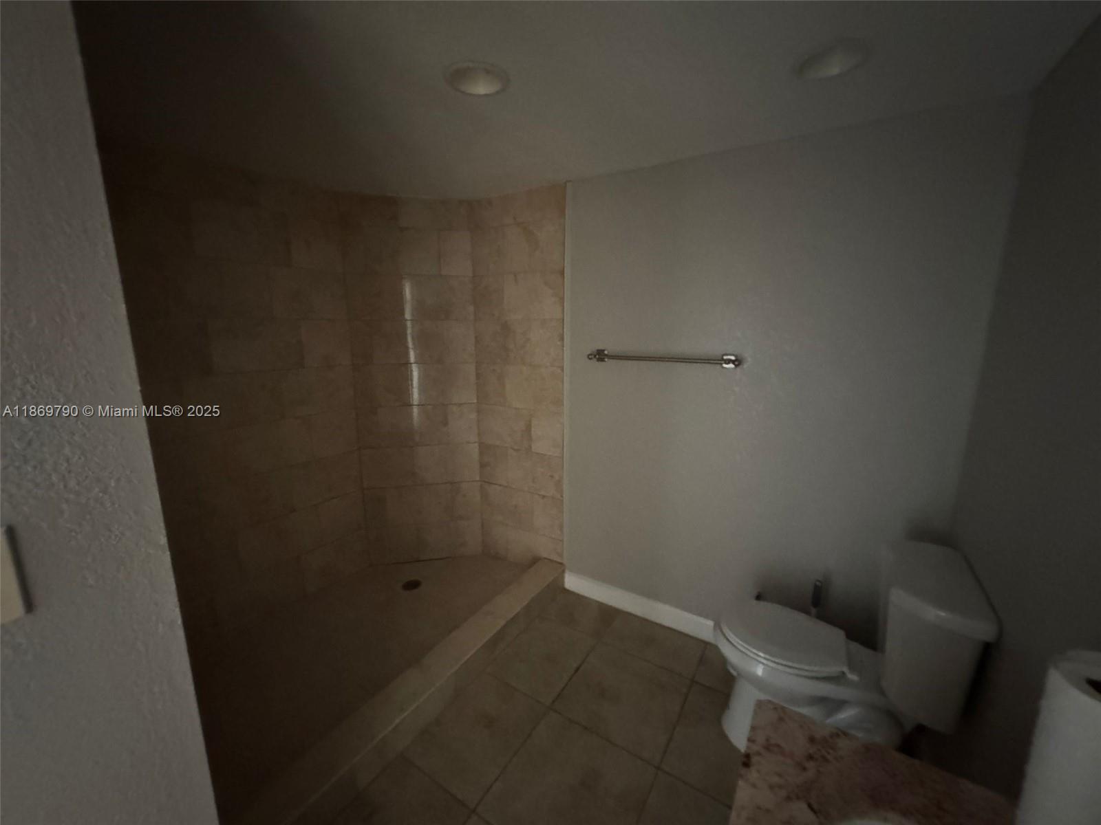 LAKES OF INVERRARY CONDO - Residential Lease