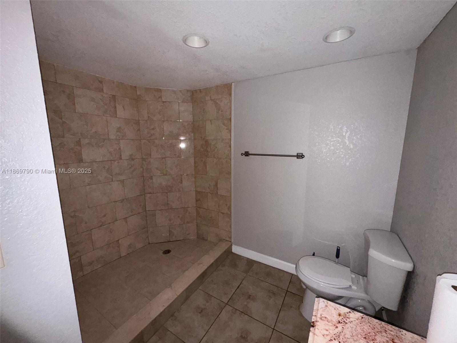 LAKES OF INVERRARY CONDO - Residential Lease