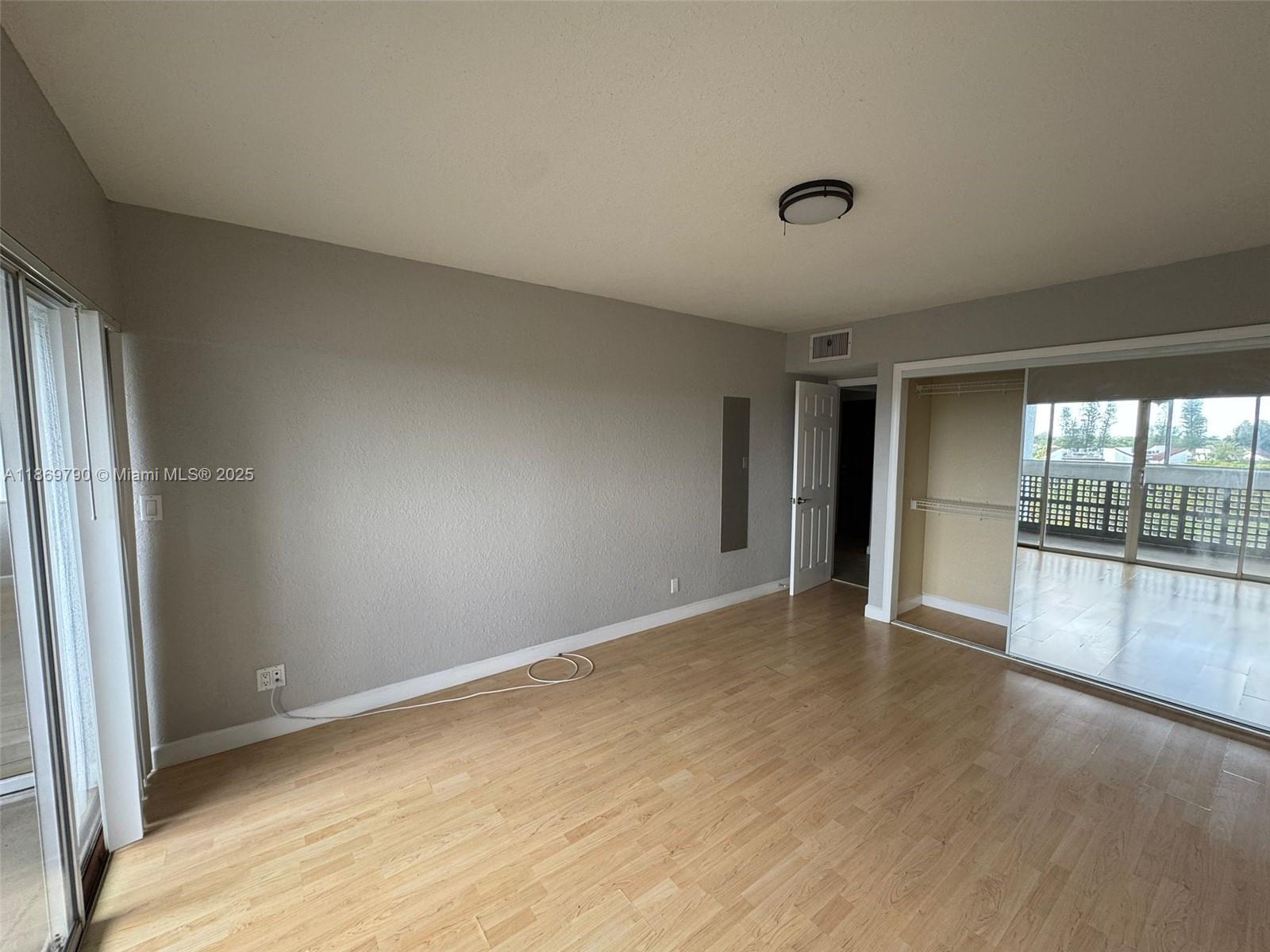 LAKES OF INVERRARY CONDO - Residential Lease