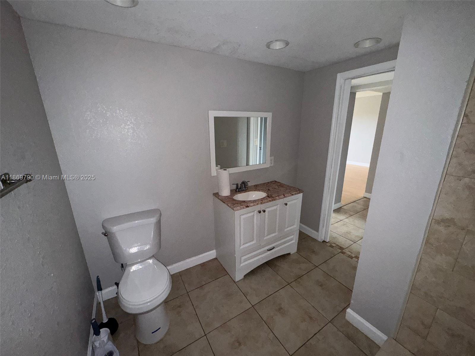 LAKES OF INVERRARY CONDO - Residential Lease