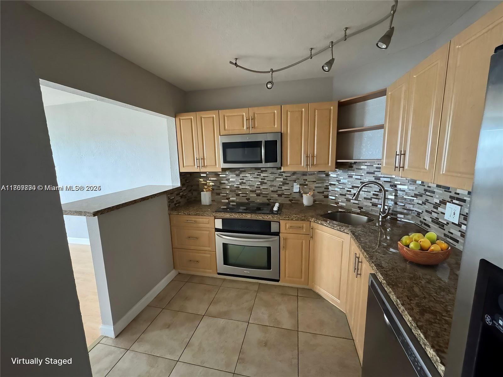 STUNNING UNIT LOCATED IN THE GARDEN LAKES OF INVERRARY COMMUNITY. THIS BEAUTIFUL, BRIGHT, AND SPACIOUS 2 BED / 1 BATH CONDO FEATURES A MODERN KITCHEN WITH STAINLESS STEEL APPLIANCES AND UPDATED BATHROOMS. ENJOY A PRIVATE BALCONY AND TWO GENEROUSLY SIZED BEDROOMS WITH LARGE CLOSETS.

COMMUNITY AMENITIES INCLUDE POOL, CLUBHOUSE, RESERVED AND GUEST PARKING, PLUS EASY ACCESS TO MAJOR HIGHWAYS – MAKING COMMUTING A BREEZE.

APPROVAL PROCESS IS VERY FAST, MAKING THIS AN IDEAL CHOICE FOR TENANTS LOOKING TO MOVE QUICKLY.

DON’T MISS THE OPPORTUNITY TO CALL THIS PEACEFUL LAKESIDE CONDO YOUR NEW HOME!