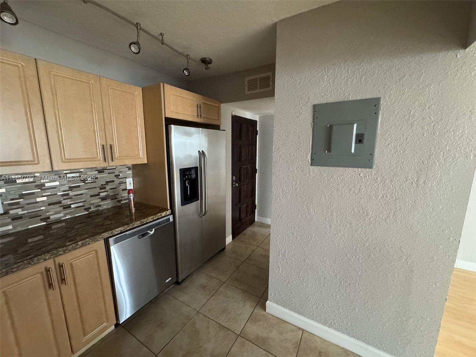 LAKES OF INVERRARY CONDO - Residential Lease