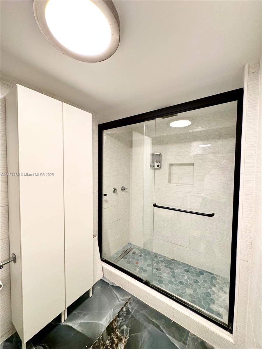 PLAZA OF AMERICAS CONDO P - Residential Lease