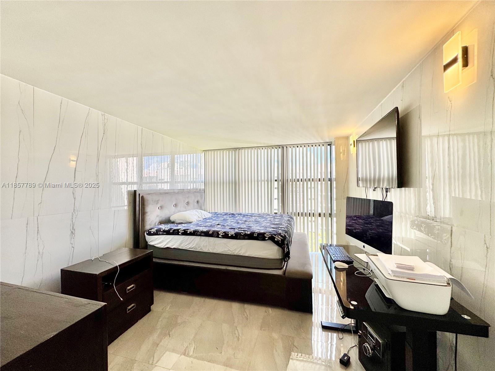 PLAZA OF AMERICAS CONDO P - Residential Lease