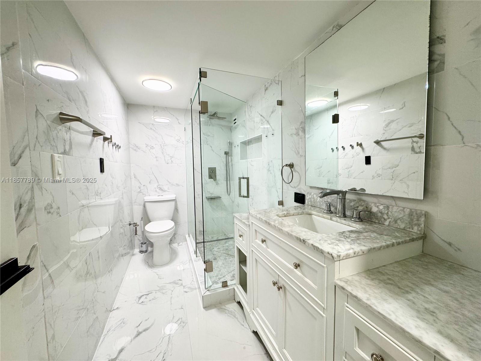 PLAZA OF AMERICAS CONDO P - Residential Lease