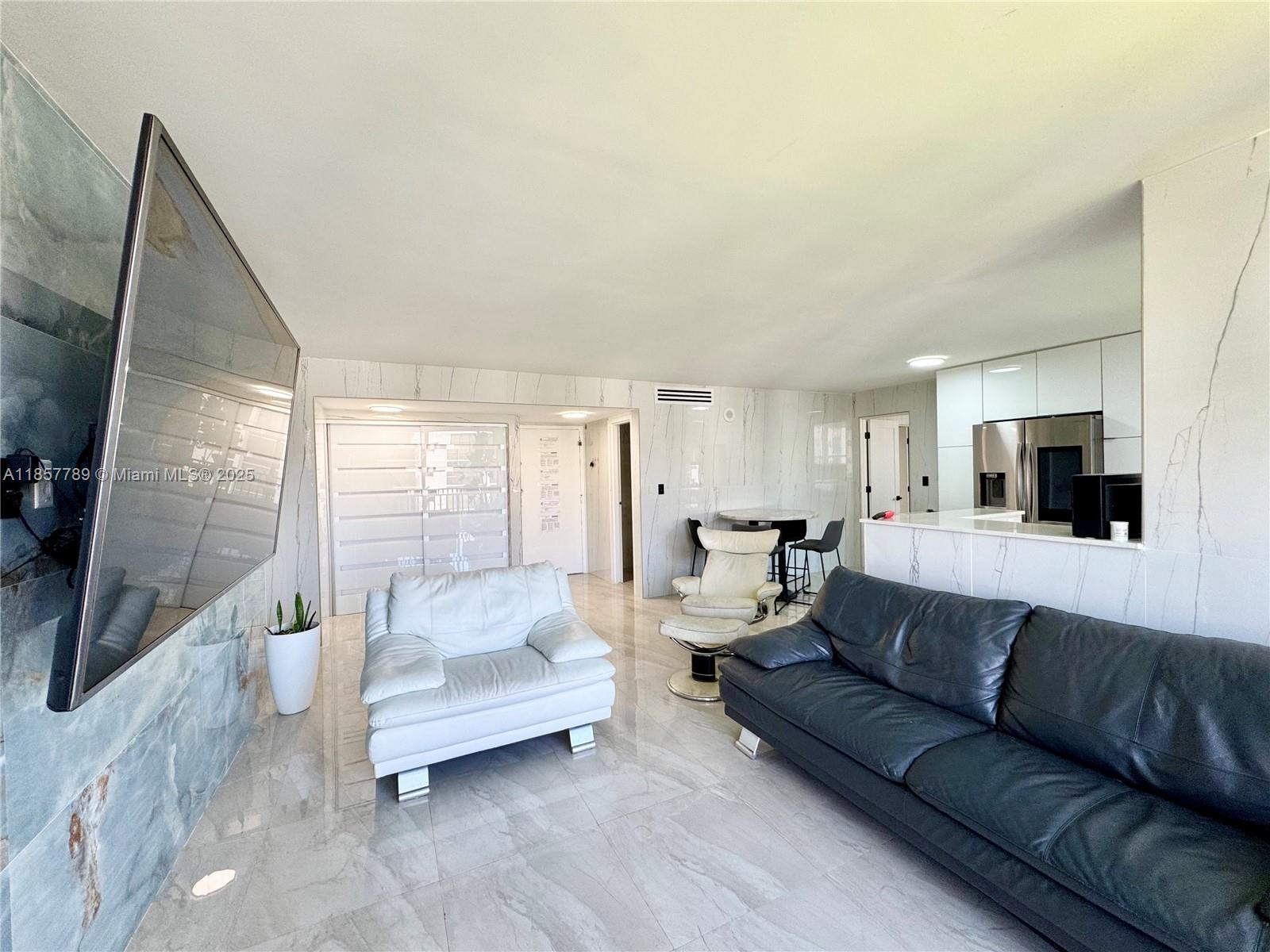 PLAZA OF AMERICAS CONDO P - Residential Lease