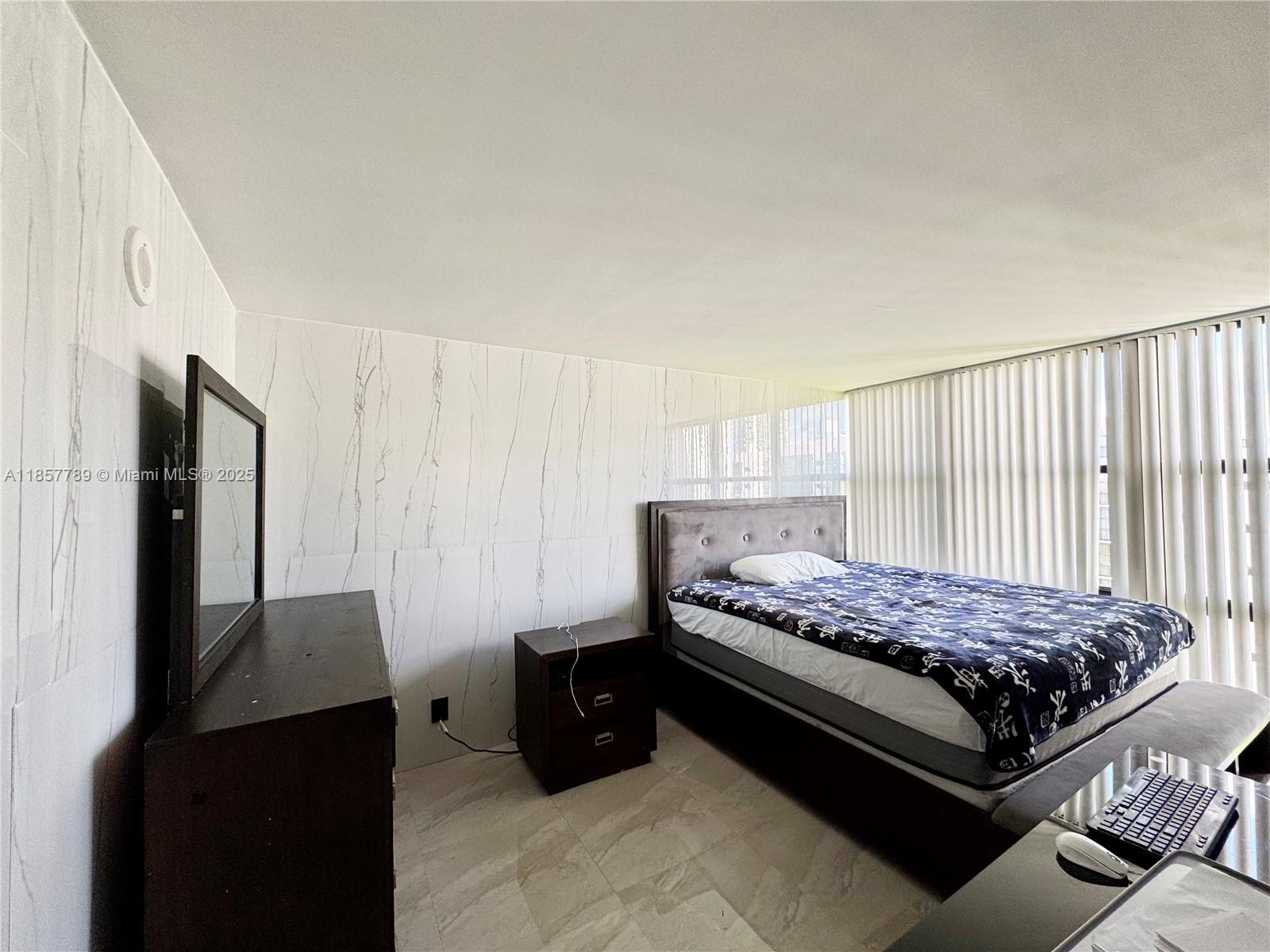 PLAZA OF AMERICAS CONDO P - Residential Lease