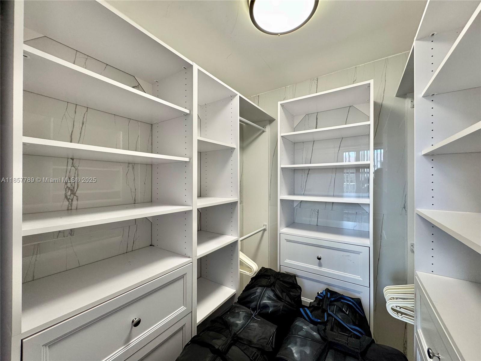 PLAZA OF AMERICAS CONDO P - Residential Lease