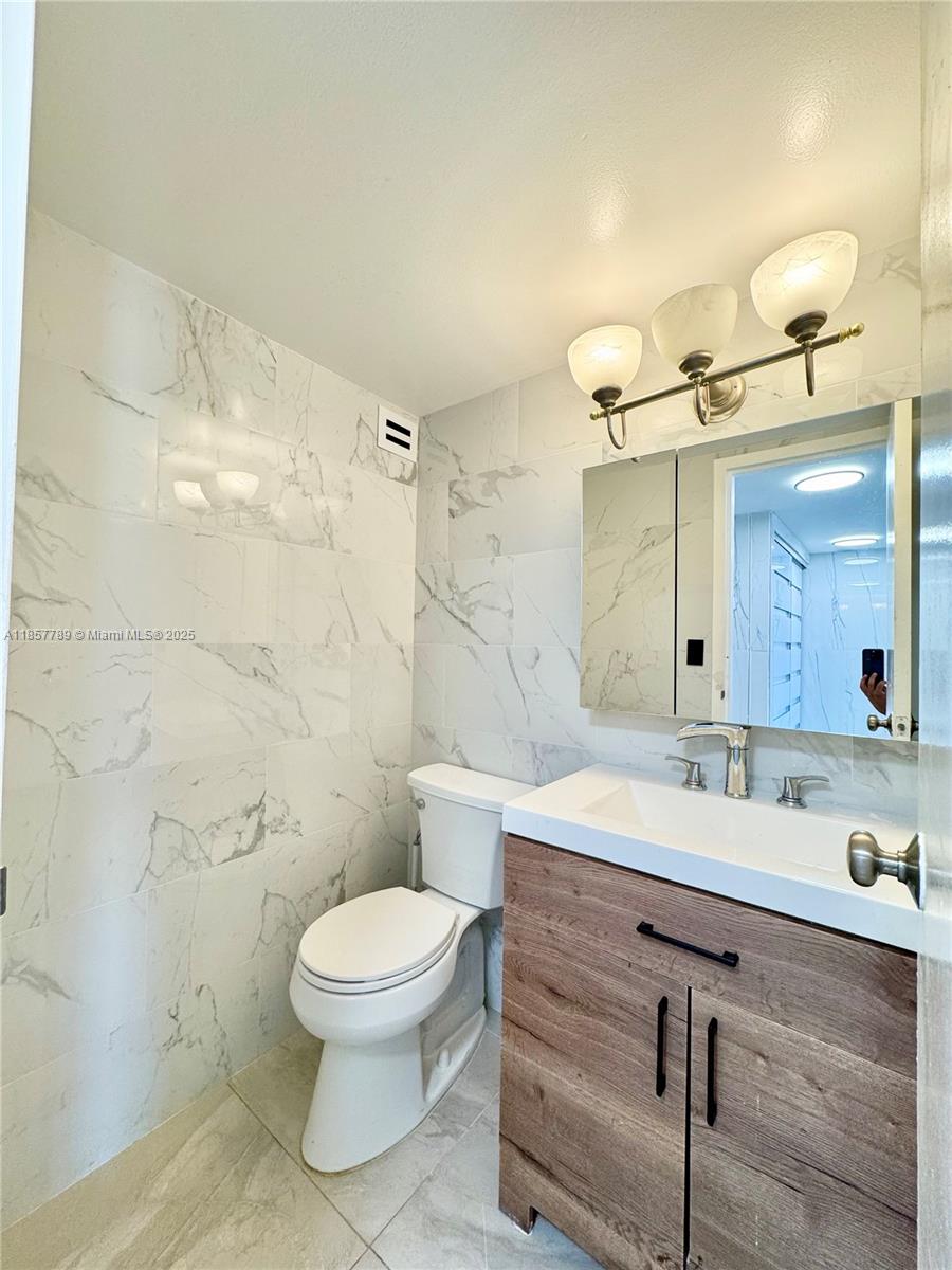 PLAZA OF AMERICAS CONDO P - Residential Lease