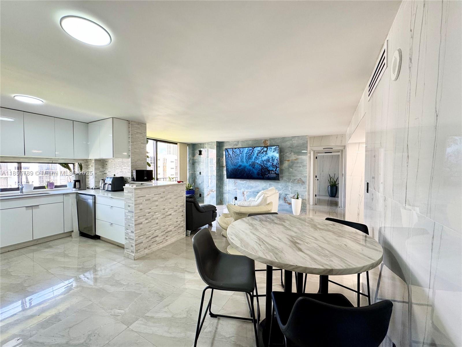 PLAZA OF AMERICAS CONDO P - Residential Lease